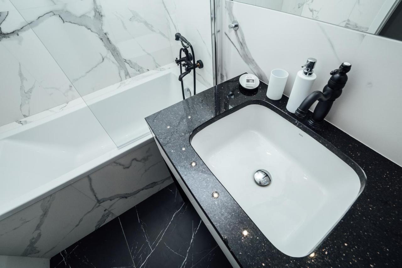Pobookowane Chmielna Apartments Old Town Гданск Екстериор снимка